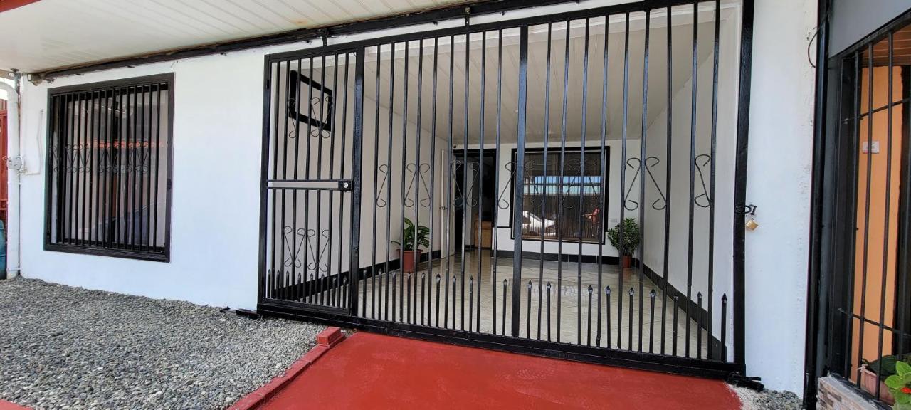 Panda House Villa Кепос Екстериор снимка